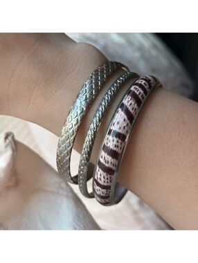 Set of 3 Vintage Bangles – Pink Print & Silver Textured Stack